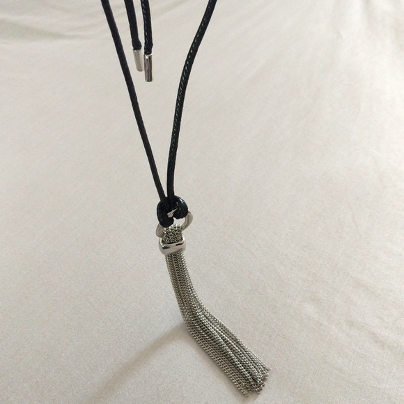 NWT Kenneth Cole Adjustable Tassels Necklace Sliver - Picture 5 of 7